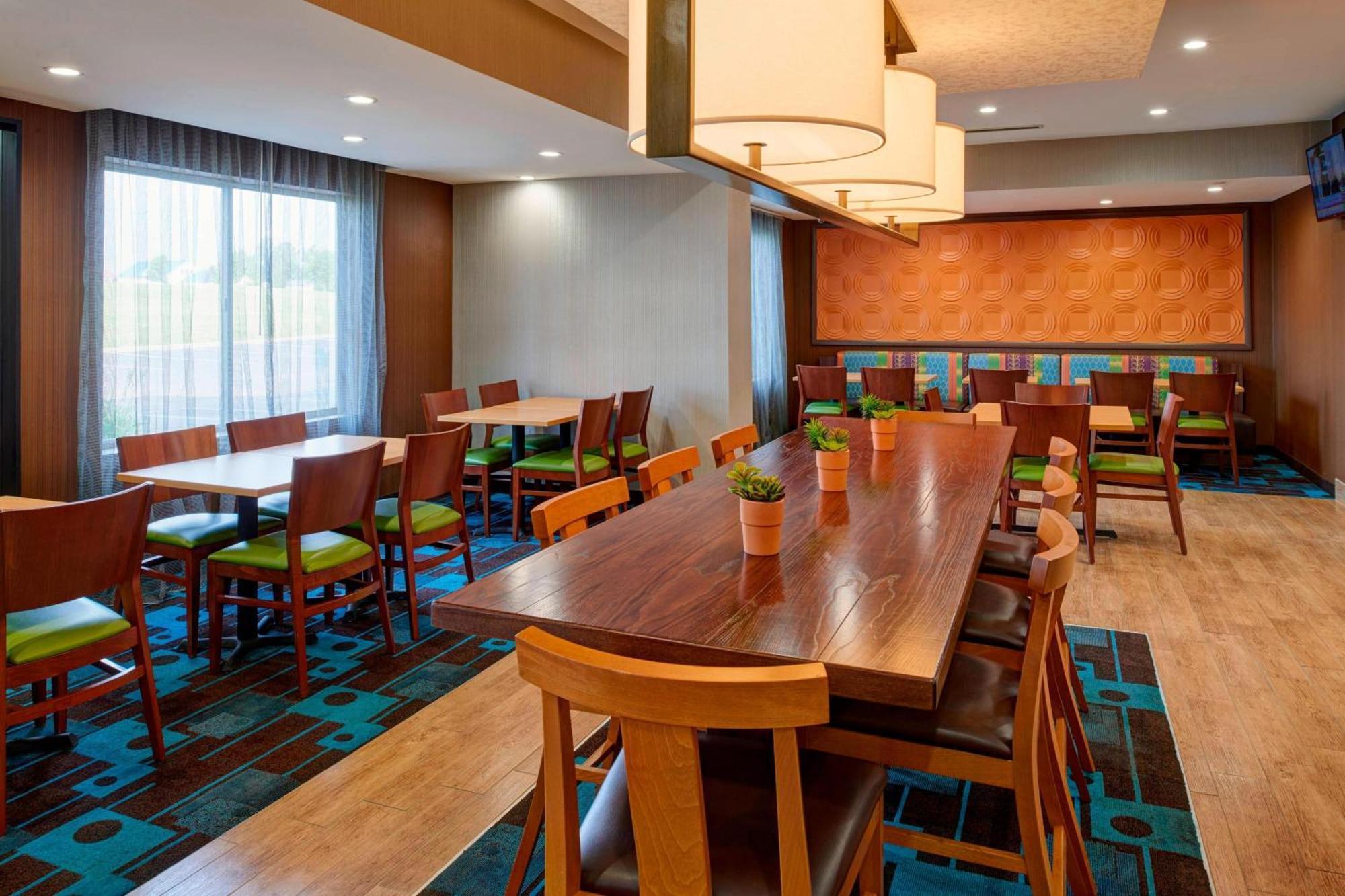 Fairfield Inn By Marriott Richmond New Paris Esterno foto