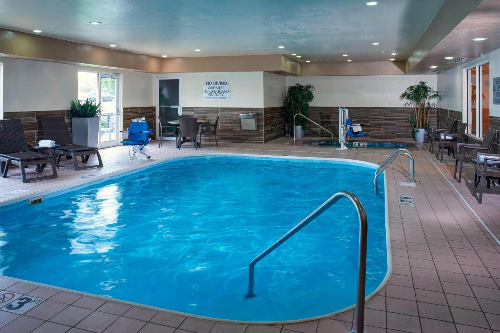 Fairfield Inn By Marriott Richmond New Paris Esterno foto