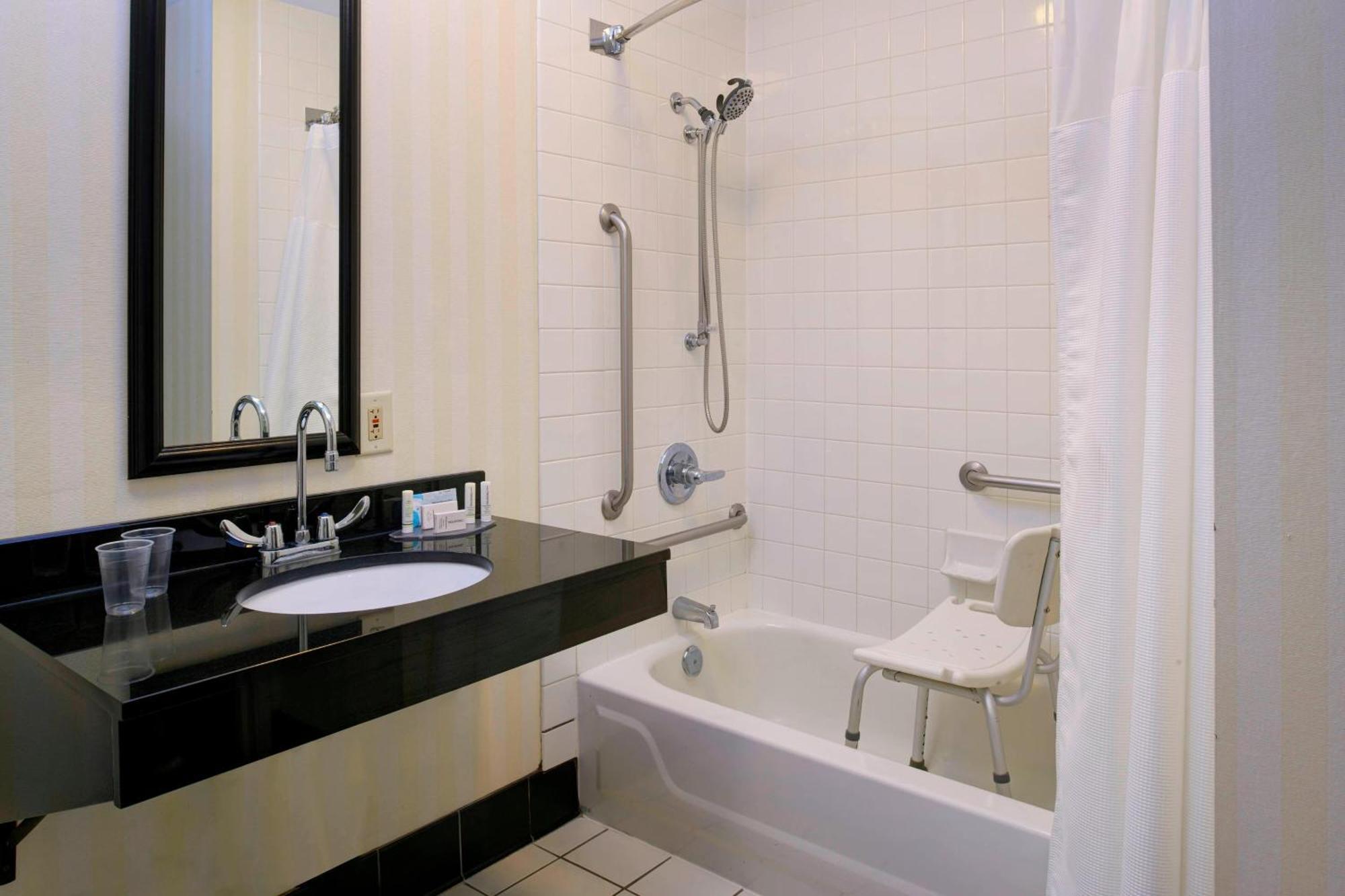 Fairfield Inn By Marriott Richmond New Paris Esterno foto
