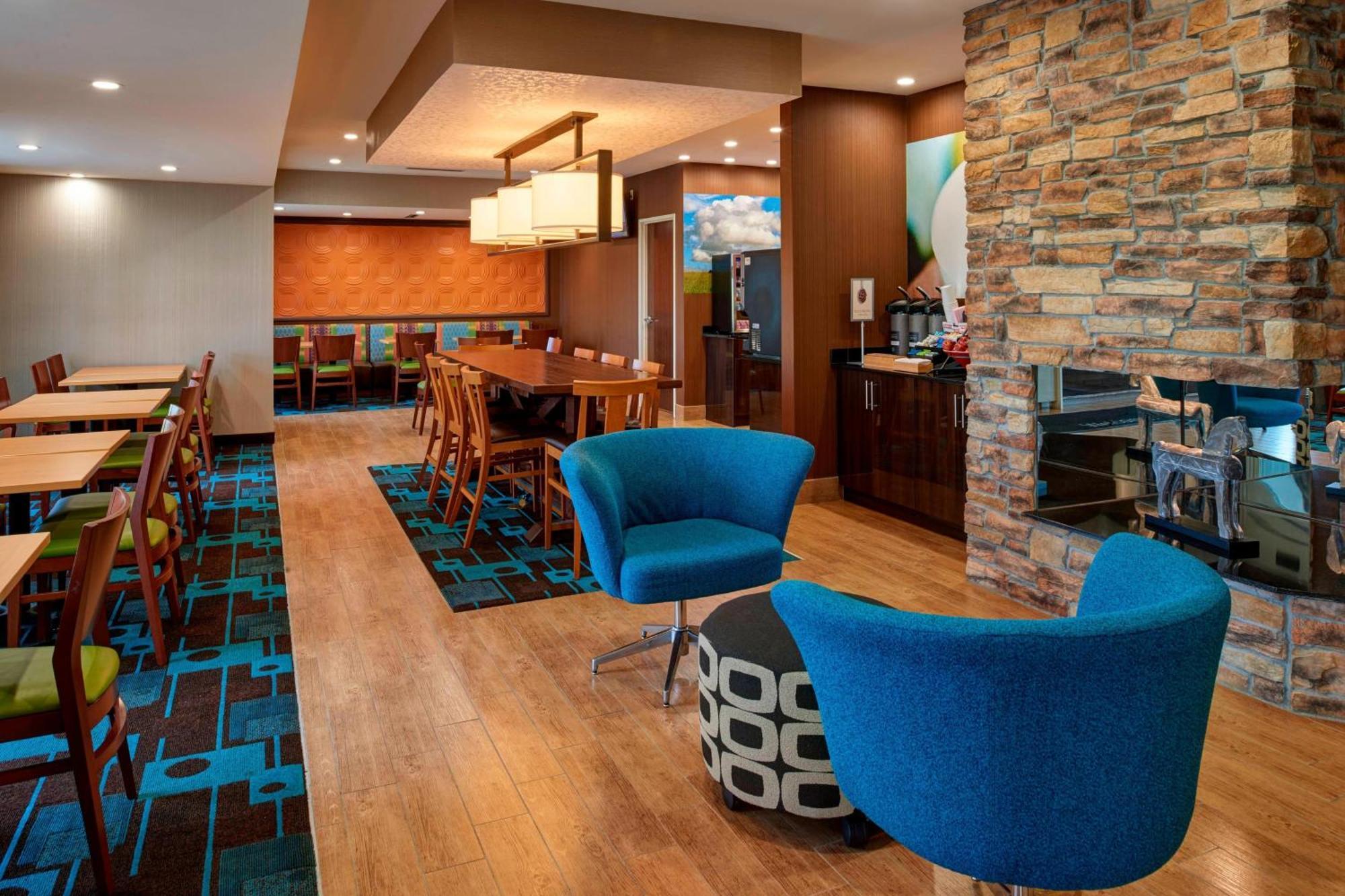 Fairfield Inn By Marriott Richmond New Paris Esterno foto