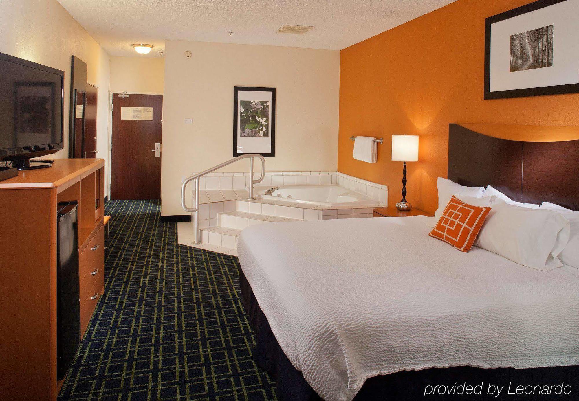 Fairfield Inn By Marriott Richmond New Paris Esterno foto