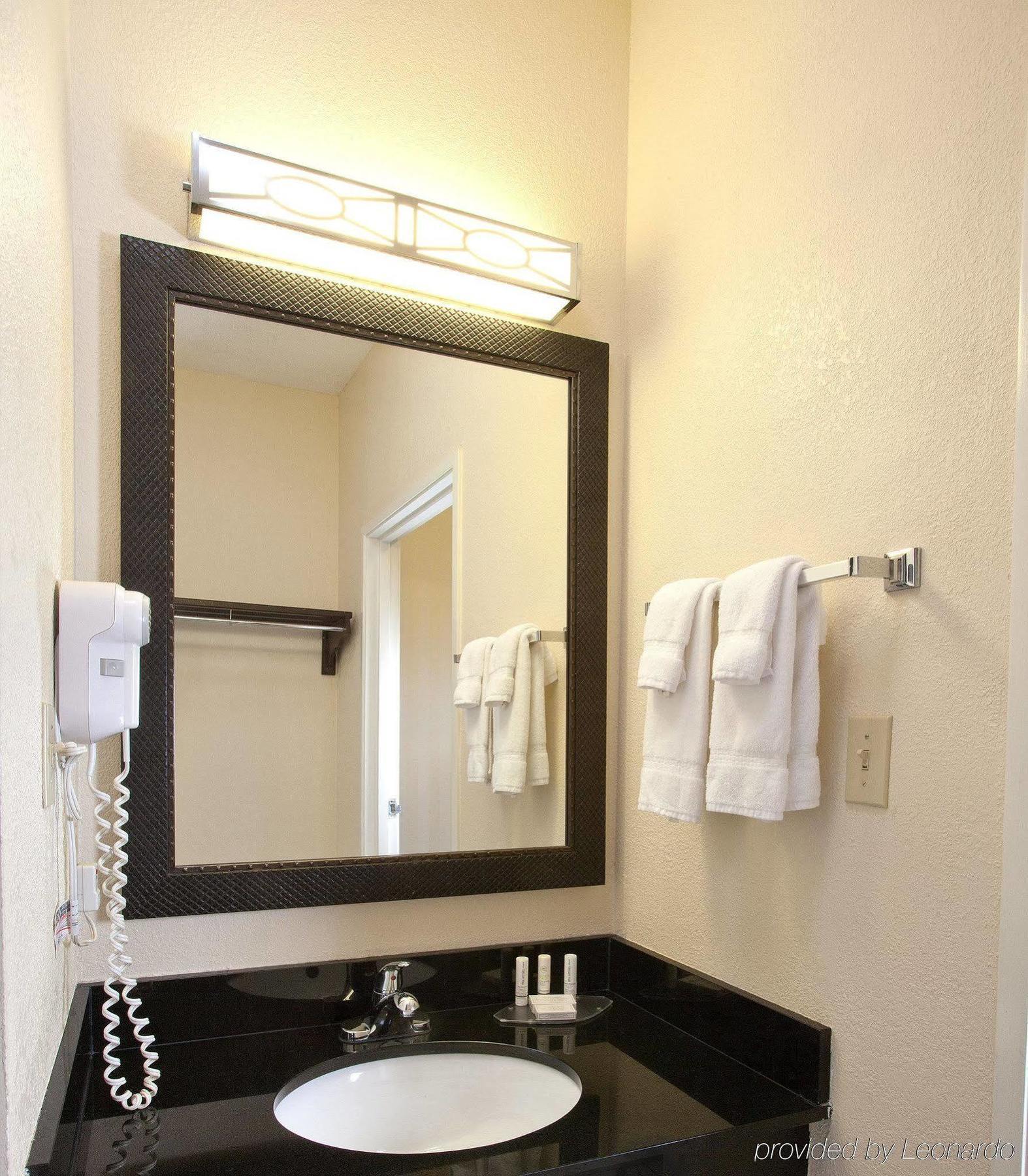 Fairfield Inn By Marriott Richmond New Paris Esterno foto