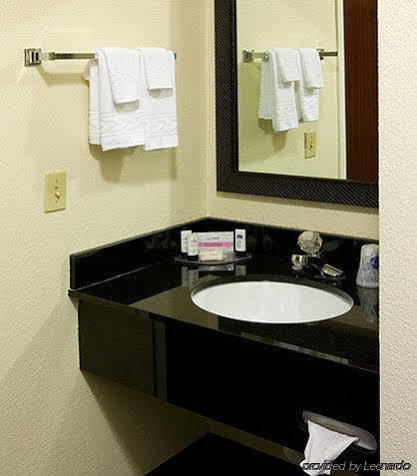Fairfield Inn By Marriott Richmond New Paris Esterno foto